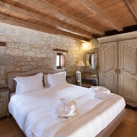 Petra & Fos Boutique & Ξενοδοχείο Οίτυλο