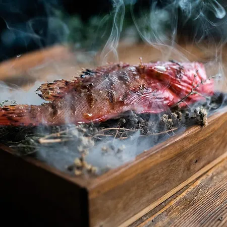 Petra & Fos Boutique & 이틸로