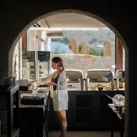 Petra & Fos Boutique & 이틸로