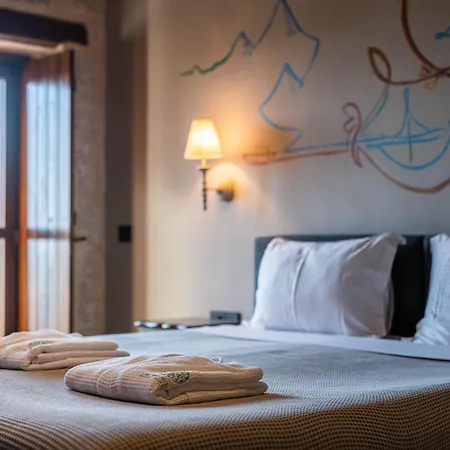 Petra & Fos Boutique &