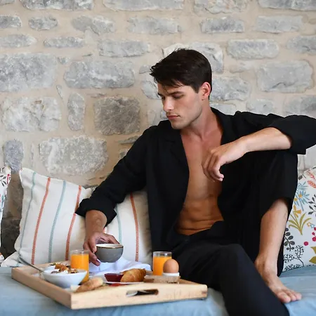 Petra & Fos Boutique &