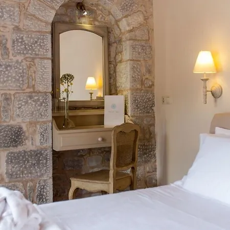 Petra & Fos Boutique &