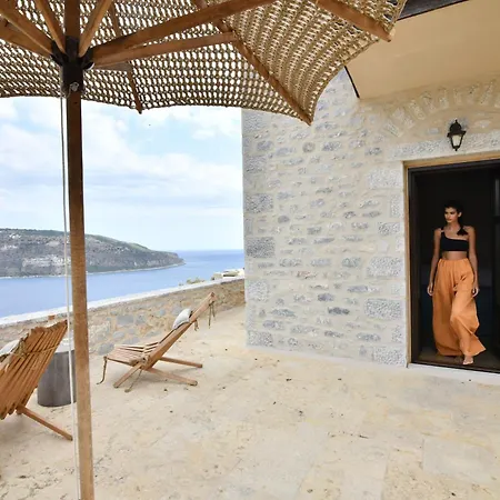 Petra & Fos Boutique & אויטילון