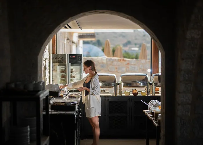 Petra & Fos Boutique & אויטילון