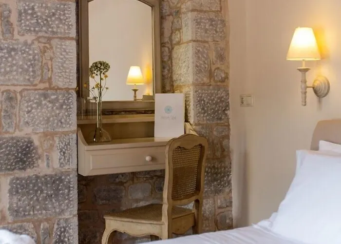 Petra & Fos Boutique &