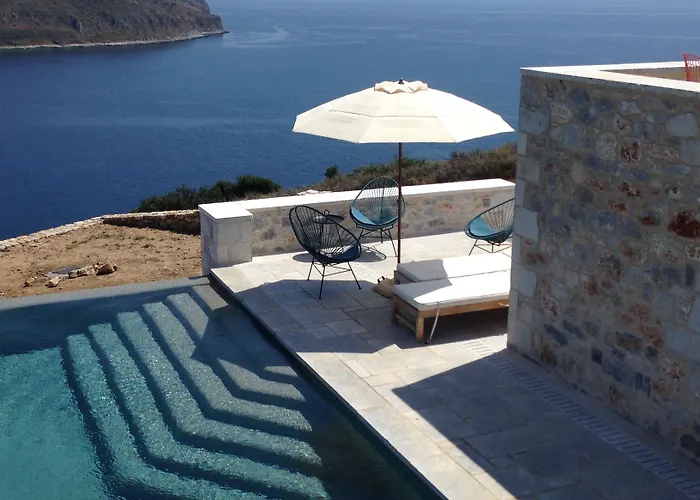 Petra & Fos Boutique & אויטילון